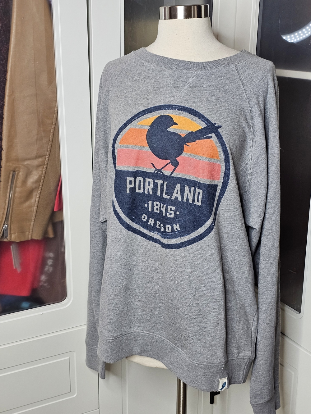 Unwind Portland Graphic Gray Sweatshirt Like New
